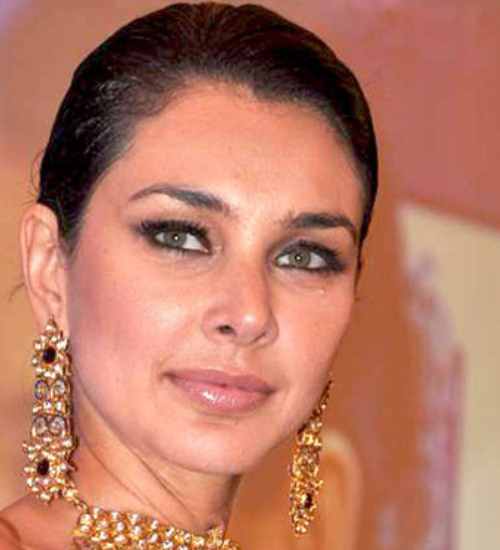How old is Lisa Ray?